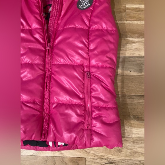 NWT pink puffer vest with fur hood - Picture 5 of 7